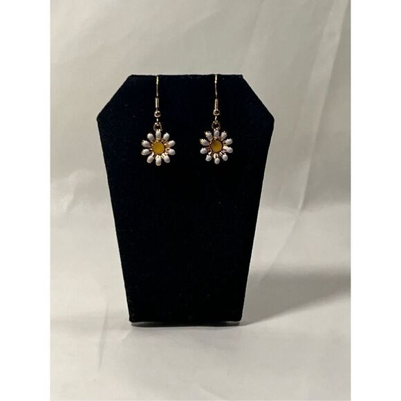White Daisy Flower Inspired Gold in Color Fish Hook Stud Earrings - Picture 1 of 3